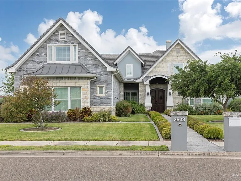 2608 Arroyo Ave — Photo 1