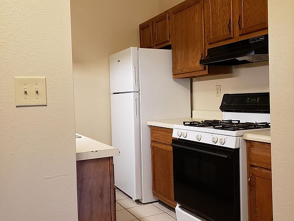 5th image of 1000 Country Cove Ct #D