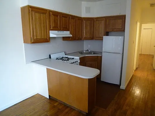 Rented by Chartwell Manhattan Realty | media 43