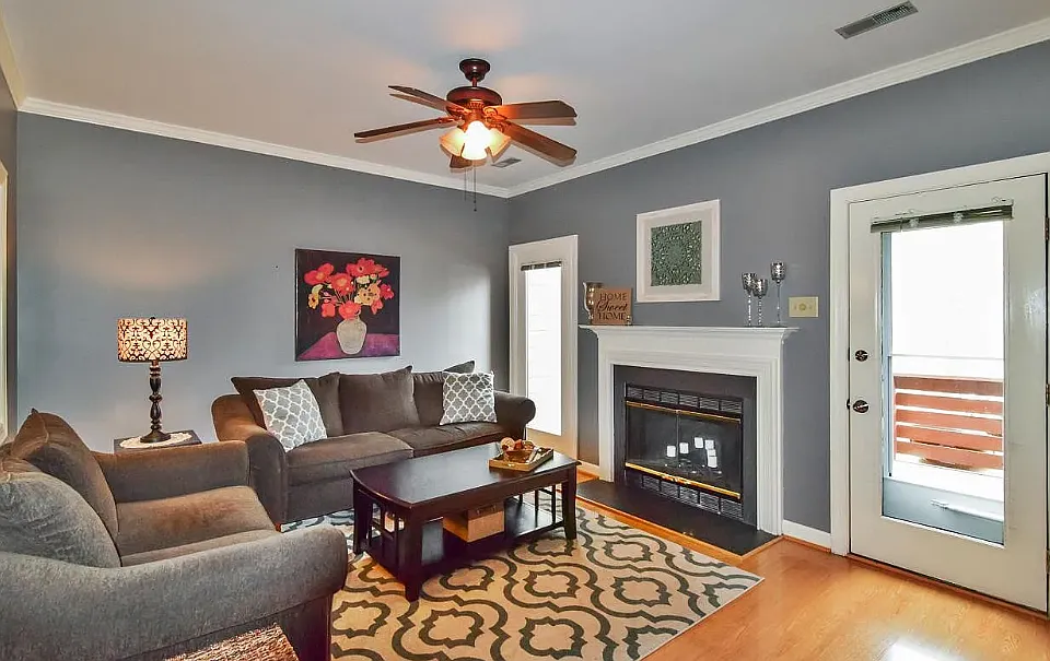 2 bed, 2.5 bath, 1253 sqft, $1,800 — Photo 2