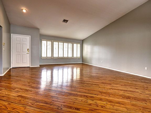 4th image of 8500 Glenmount Dr