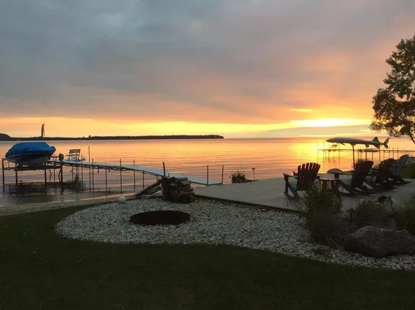 4839 Bay Shore Dr, Sturgeon Bay, WI 54235
