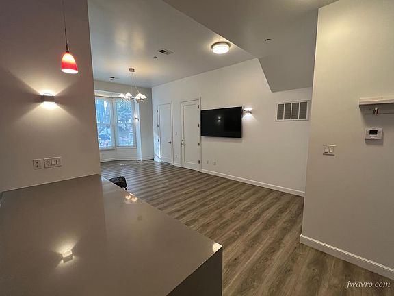 5th image of 2877 Folsom St