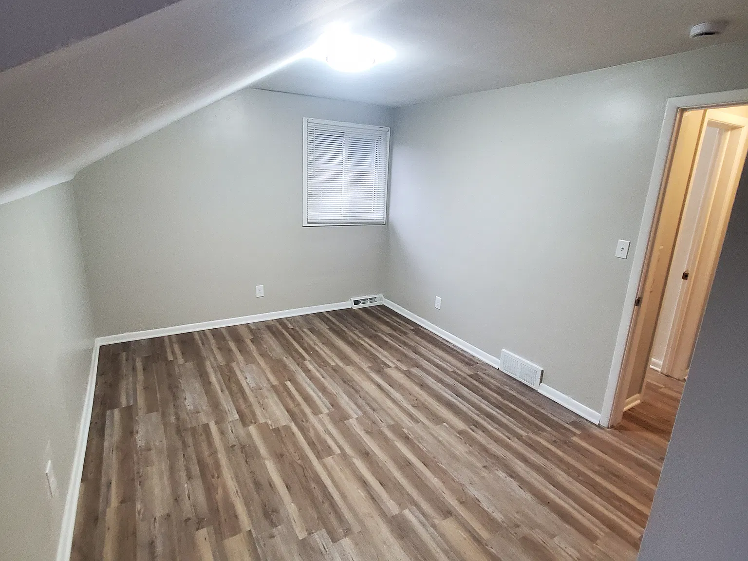 2 bed, 1100 sqft, $1,200 — Photo 2