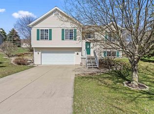 112 Stonefield Cir, Mount Horeb, WI 53572