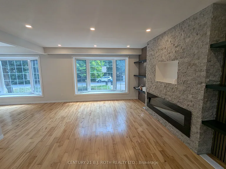 756 Hastings Ave — Photo 2