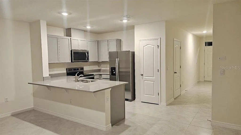 3 bed, 2.5 bath, 1488 sqft, $2,100 — Photo 3