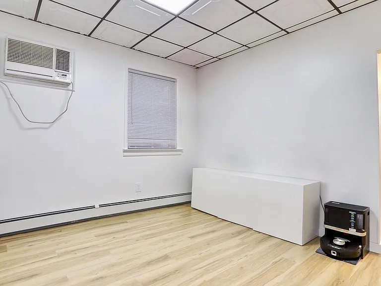 92 W 15th St #2 — Photo 9
