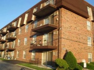 9143 S Roberts Rd APT 2, Hickory Hills, IL 60457