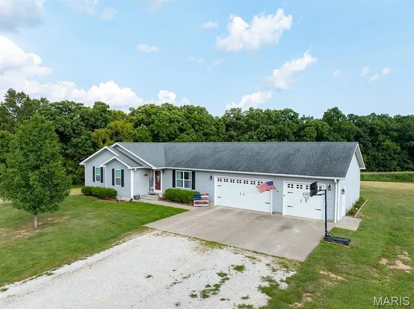 2700 Treetop Ln, Palmyra, MO 63461