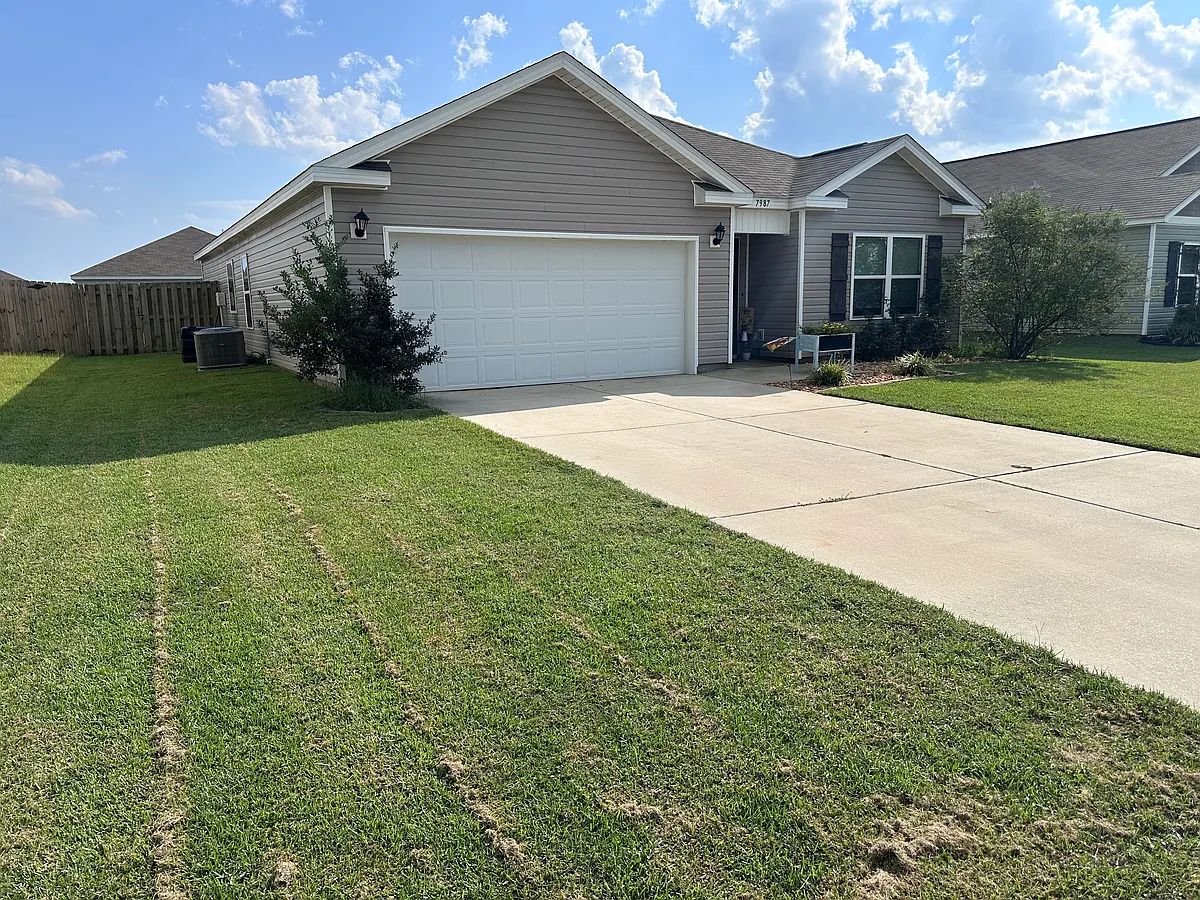 Building Photo - 7987 Pickwick Dr