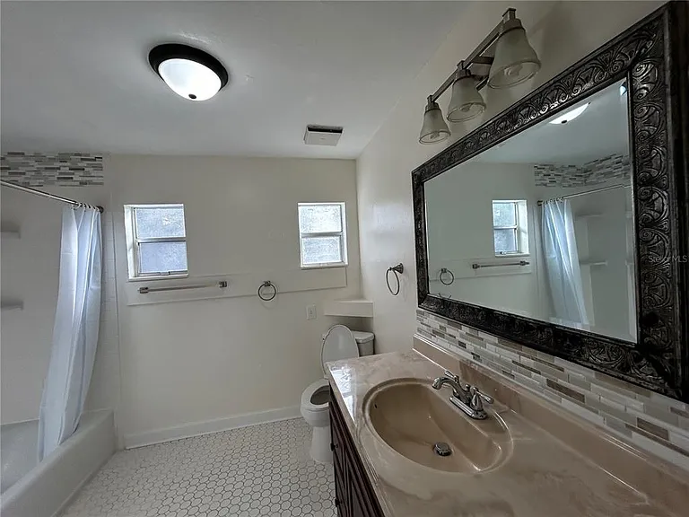 3304 NW 20th St — Photo 25