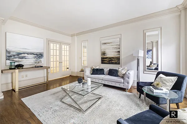 Sold by R New York | media 13