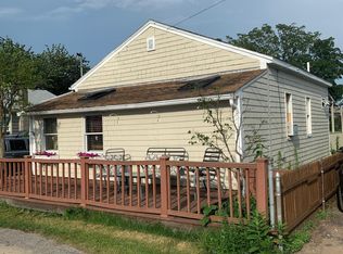 79 Cottage Ave, Portsmouth, RI 02871