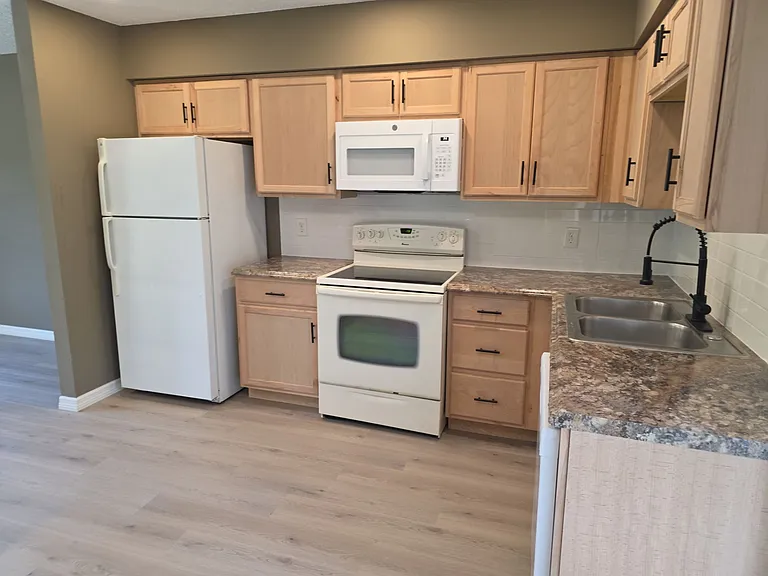 3273 S Alabama Ave — Photo 2