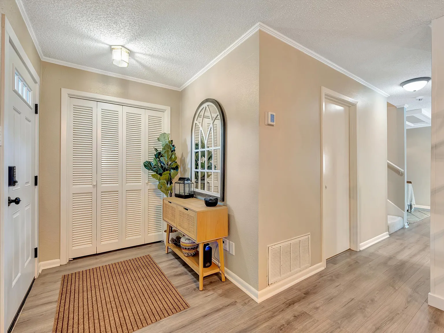 3 bed, 2.5 bath, 1560 sqft, $2,650 — Photo 2