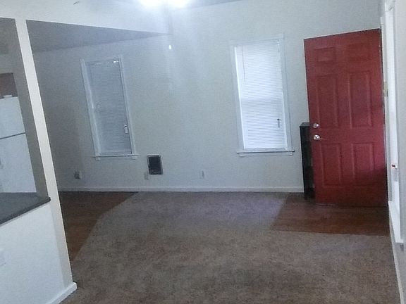 5th image of 821 Edgewood St