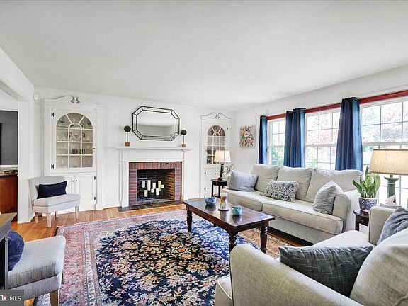 5th image of 1605 Farr Rd
