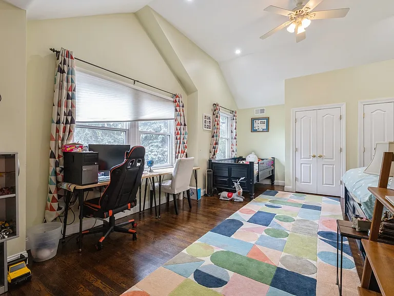 107 Hudson Ave #107 — Photo 16