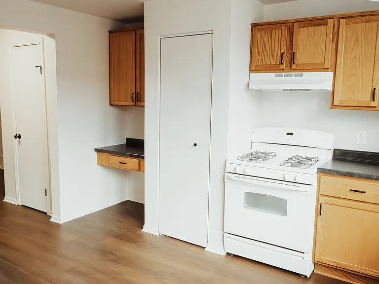 370 E Court St #2R — Photo 6
