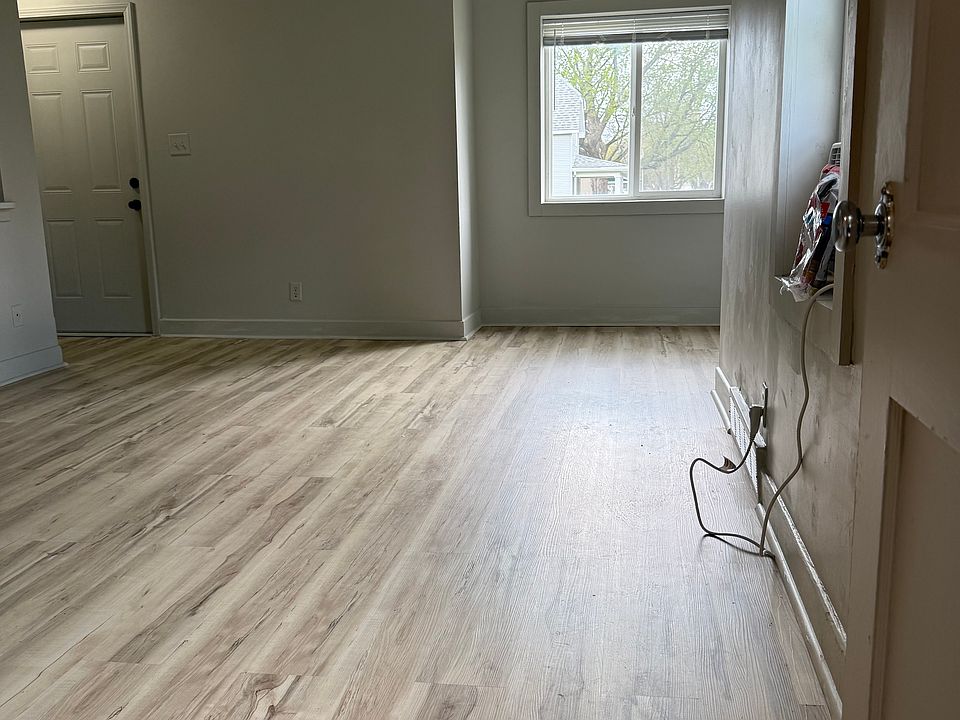1st image of 502 6th St SE #1/2