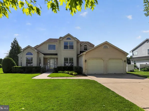 2203 Derby Dr, Cinnaminson, NJ 08077