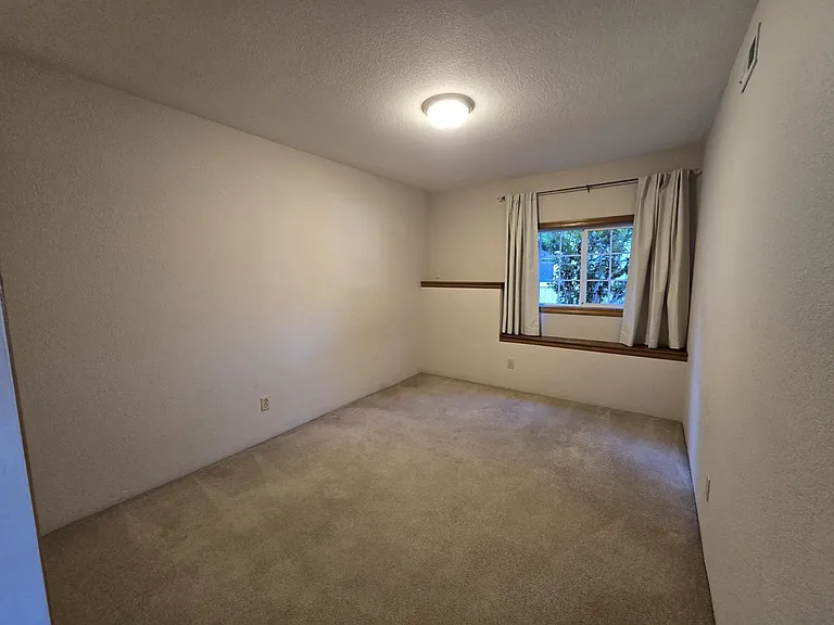 1335 NW Vallejo Dr — Photo 15