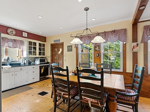 4th image of 3 Spring Ln
