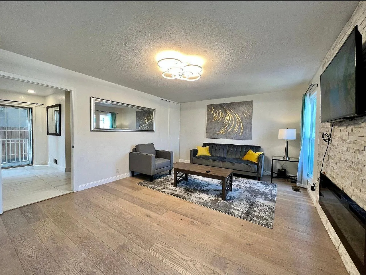 4 bed, 1980 sqft, $6,500 — Photo 4