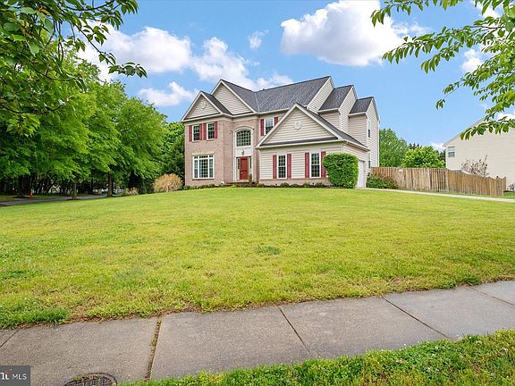 3rd image of 915 Echo Bay Ct