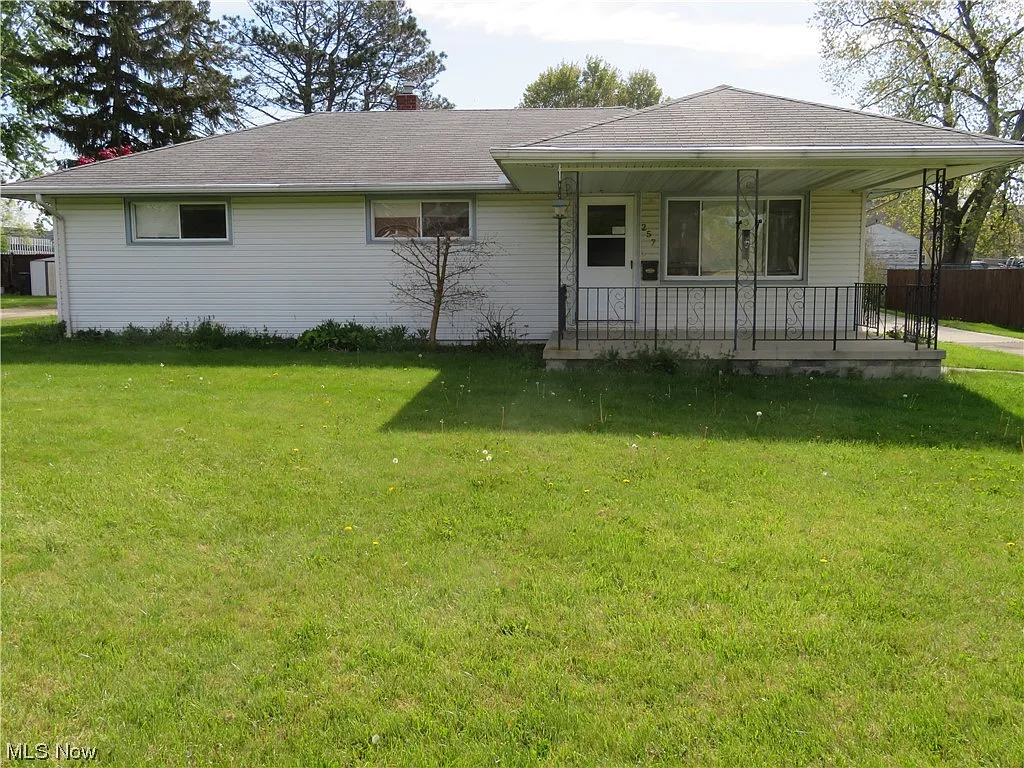 257 N Main St photo 1
