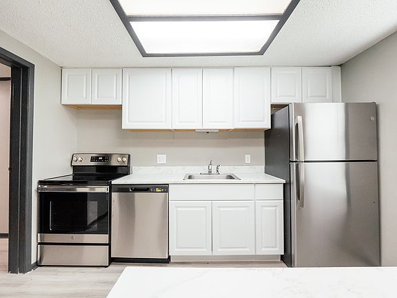 4th image of 5071 Queenswood Ct #1