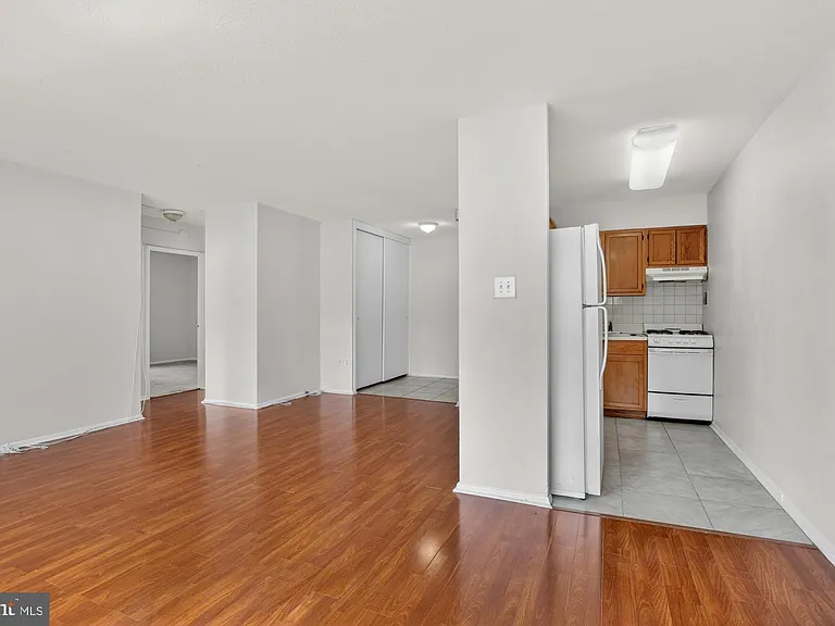 2101 Chestnut St #17-708 — Photo 6