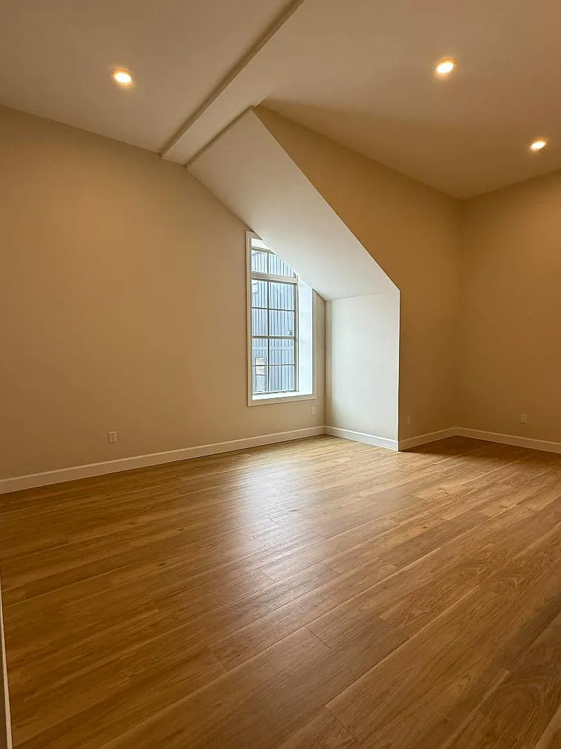 Unit Photo - 19 N 7th St #201