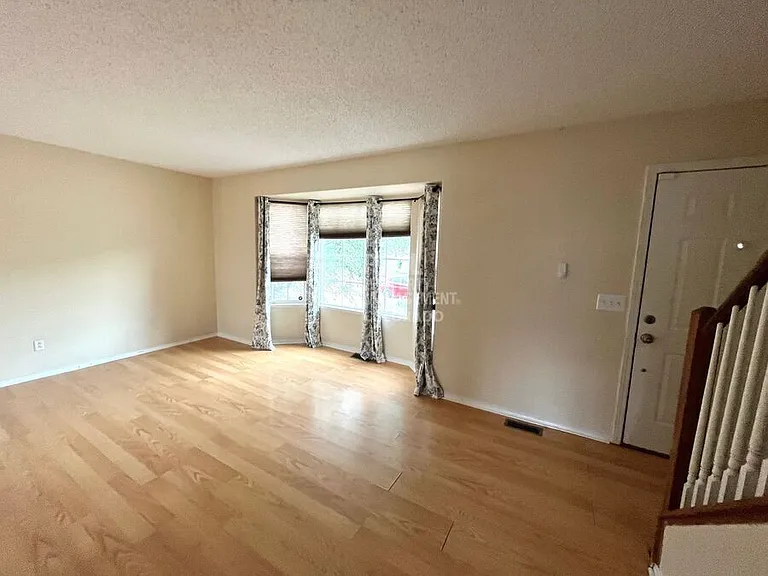 1067 Clogger Ln — Photo 3