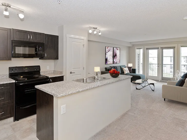 104 Hemlock Cres SW — Photo 3