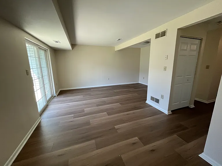 1687 Long Dr — Photo 4
