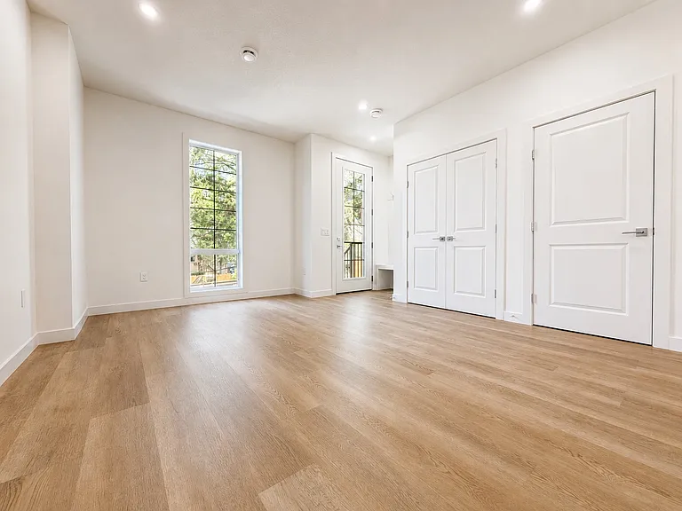 227 26th Ave NE #201 — Photo 9