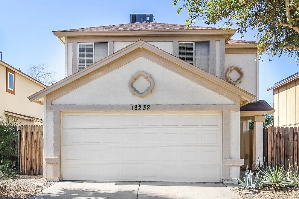 3 bed, 2.5 bath, 1425 sqft, $2,280 — Photo 1