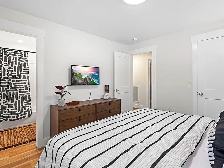 102 W Weaver St — Photo 19