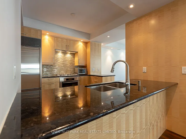 68 Yorkville Ave #202 — Photo 7