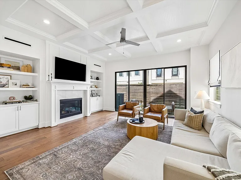 852 Fisher St #C — Photo 4