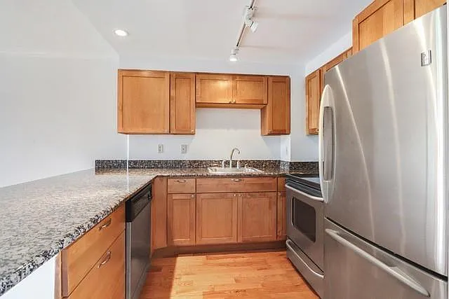 3915 Saint Charles Ave #604 — Photo 4