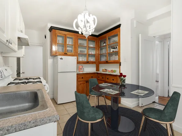 41 West 82nd Street image 5 of 12