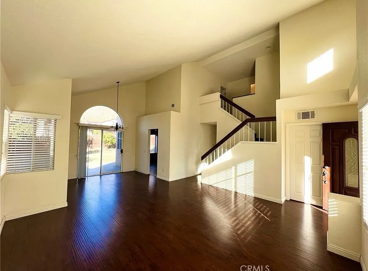 4 bed, 1943 sqft, $3,100 — Photo 4