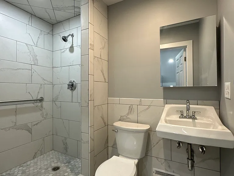 512 Centre St #1 — Photo 8