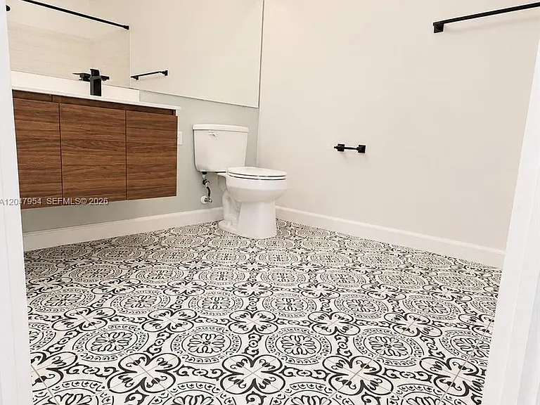 3 Whitehead Cir #3 — Photo 20