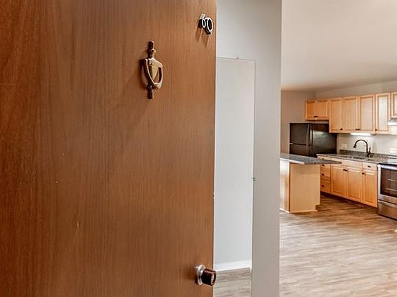 2nd image of 3000 Farnam St APT 6Q