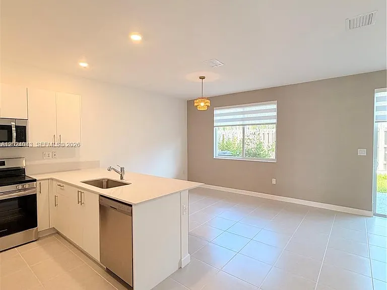 663 SE 13th Street Cir — Photo 2