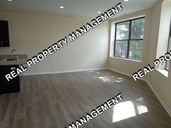 4th image of 1858 Indianapolis Blvd #201